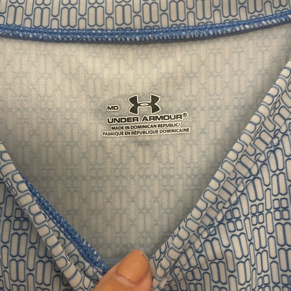 Sweat Wick Running Shirt w Geometric Print
Under Armour
Tag is still visible - Picture 2 of 3